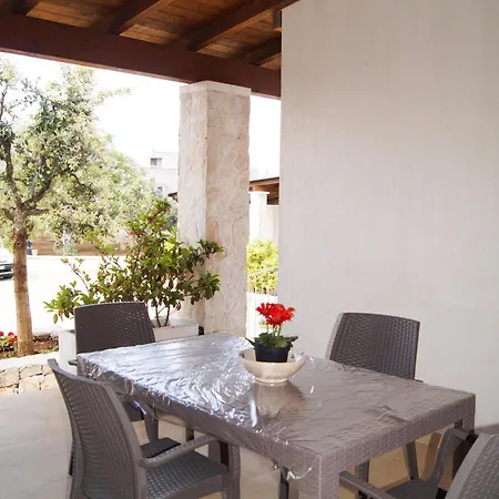 Agrolivo بيت للعطل أوستوني